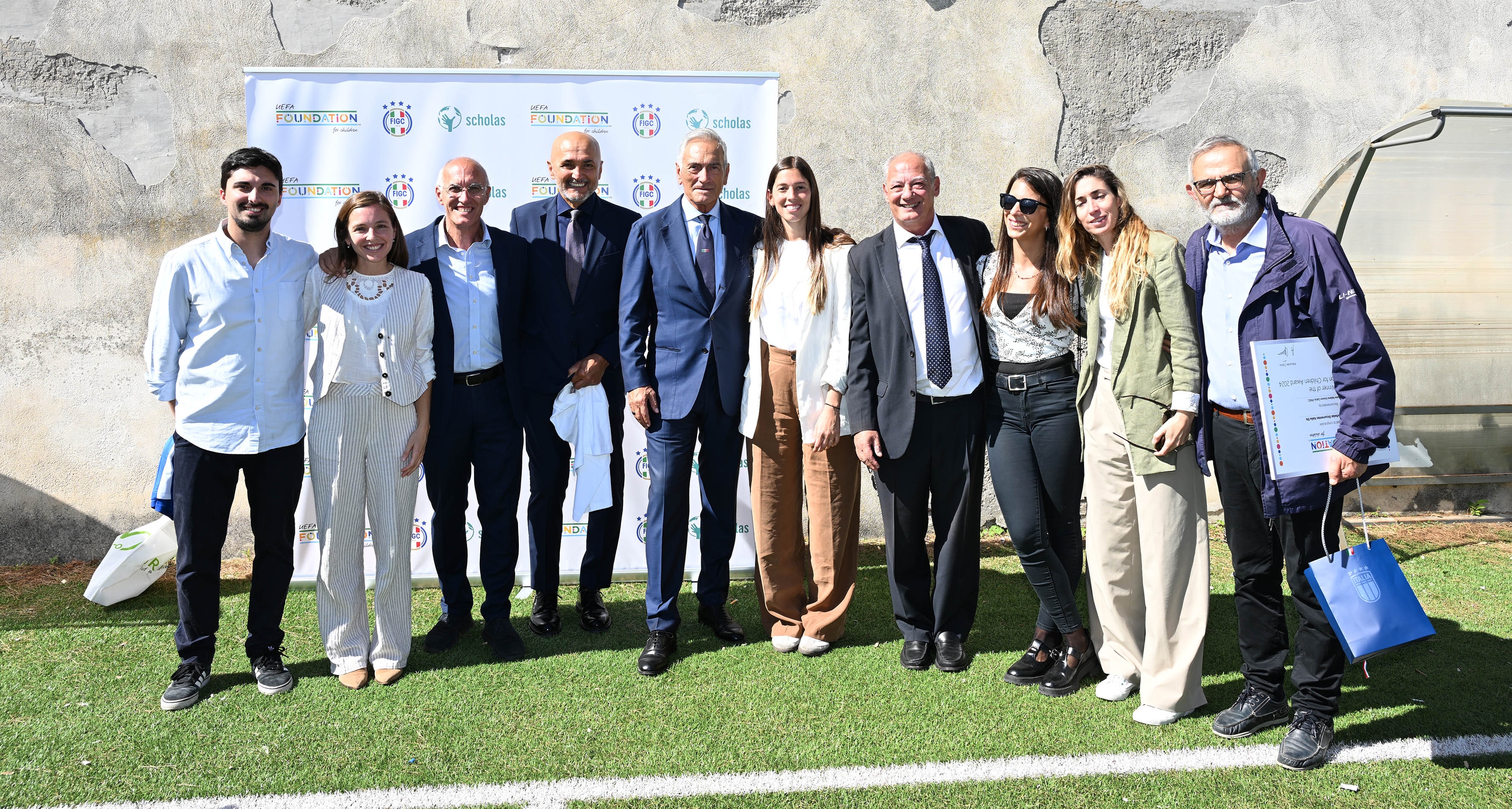 Al progetto 'Zona Luce' il premio UEFA Foundation For Children Award. Gravina: \"I valori dello sport per recuperare i giovani\"