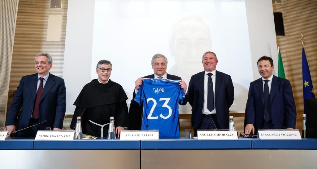 La FIGC partecipa alla missione umanitaria per l'Ucraina. Gravina: “Il calcio è strumento di pace\"