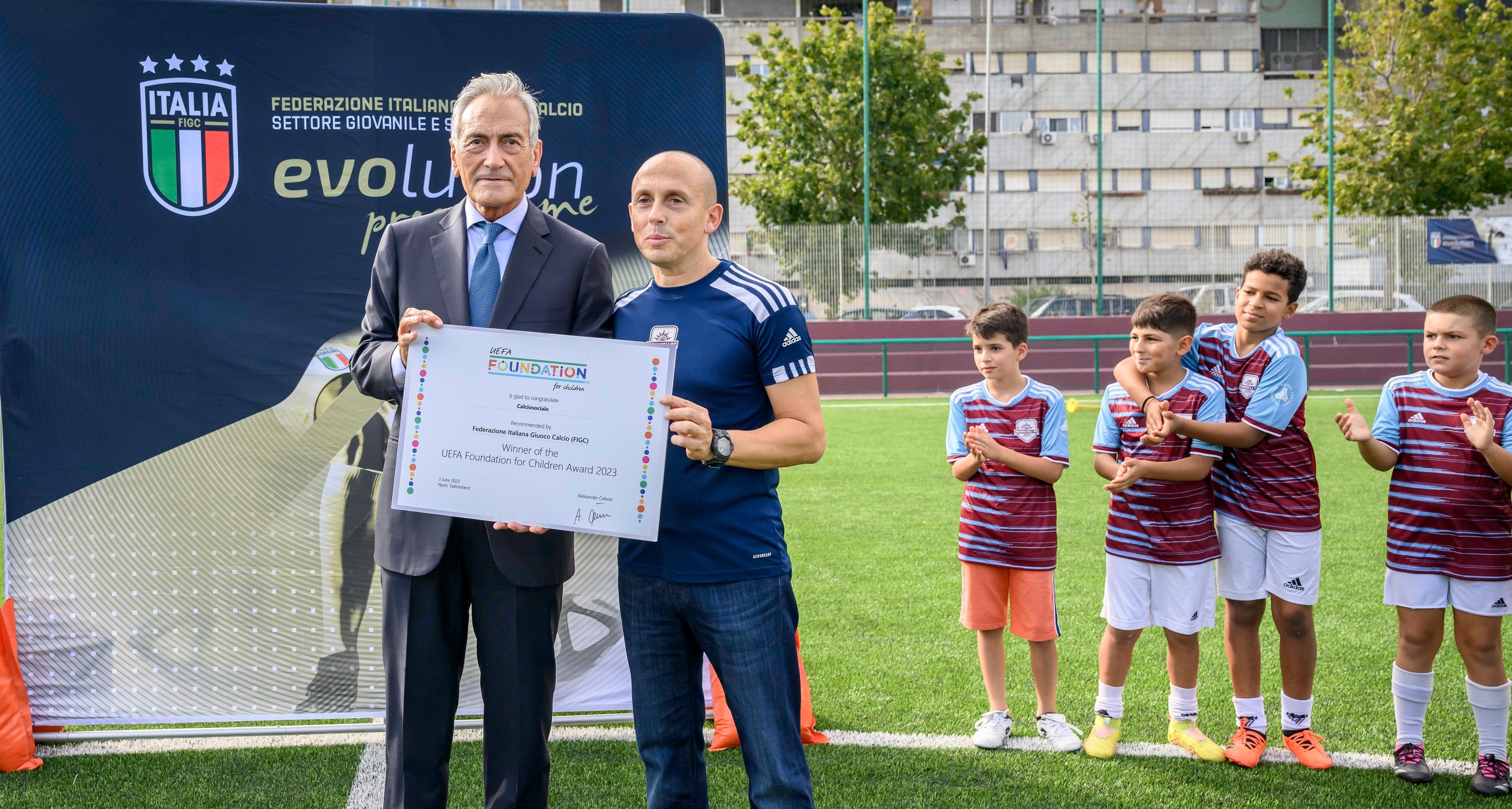 A 'Calciosociale' il UEFA Foundation For Children Awards 2023. Gravina: \"Lo sport e il calcio con i suoi valori sono un'opportunità di riscatto\"