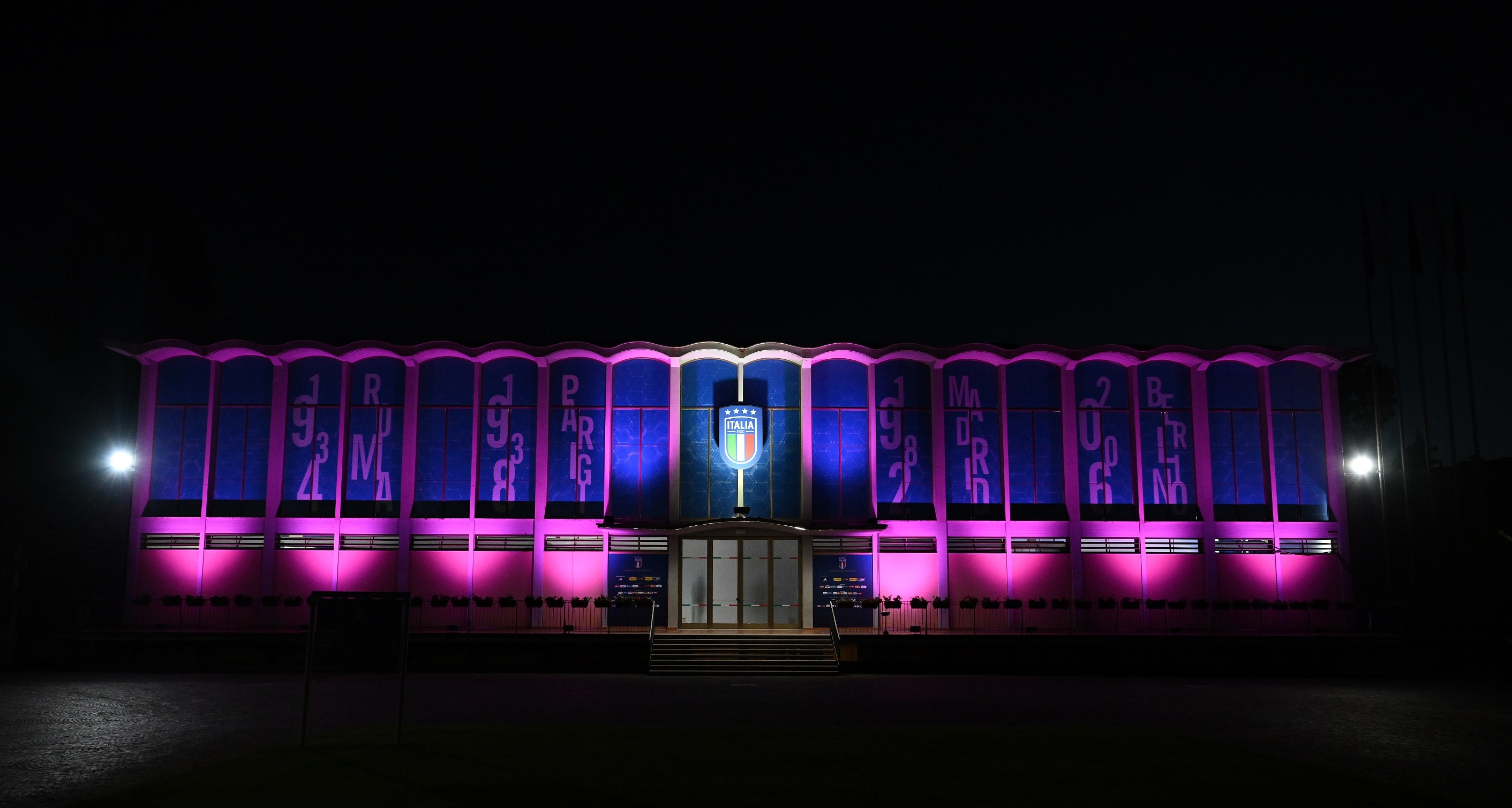 Il CTF di Coverciano si illumina di rosa per promuovere la prevenzione dei tumori al seno